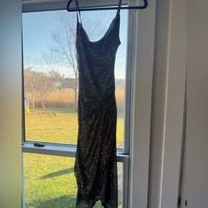NWOT. Gray sequins dress w scrunch side. Size 0 (small)